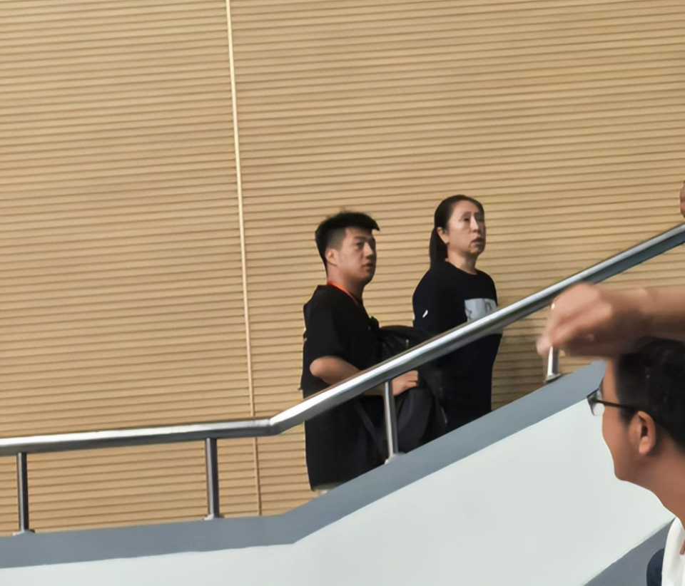 薇以普通观, 篮主教练郑