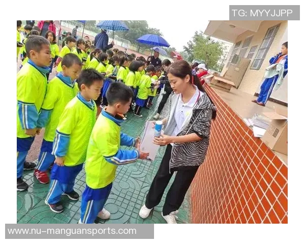 拉萨满天足球星球衣设计亮相引领新潮流 彰显独特文化与运动魅力