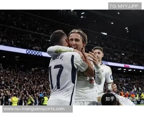 梅西C罗对决引发全球热议球迷盛赞传奇足球之巅对决历史再写新篇章